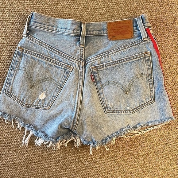 Levi’s Womens Premium 501 Distressed Jean Shorts Levi’s Logo on Sides Size 24 - Picture 3 of 9